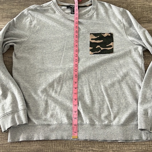 Forever 21 Mens Crew Neck Sweatshirt with Camo Pocket - Picture 5 of 5